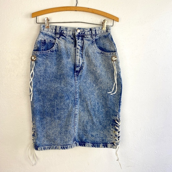 Vintage 80s Tioga Sport Womens Denim Skirt Size 6 Conchos Western Lace Up Slits - Picture 1 of 10